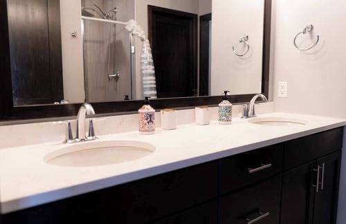 West Fargo Casa | Commander Drive Manor
