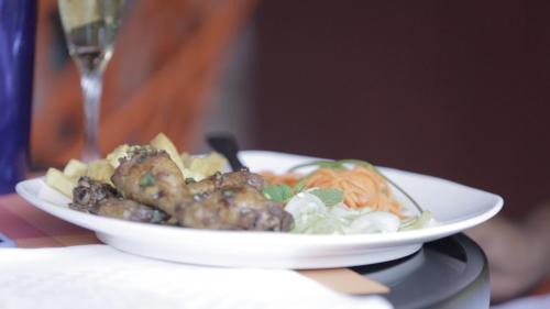 Entebbe Hotel | CommonLens Inn