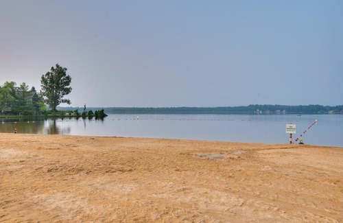 Albrightsville Casa | Community Beach Access Modern Poconos Cabin!