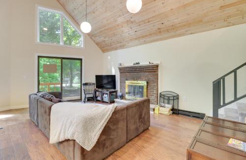 Albrightsville Casa | Community Beach Access Modern Poconos Cabin!