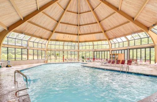 Village at Camelback Casa | Community Indoor Pool Tannersville Townhome