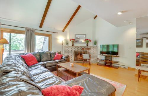 Village at Camelback Casa | Community Indoor Pool Tannersville Townhome