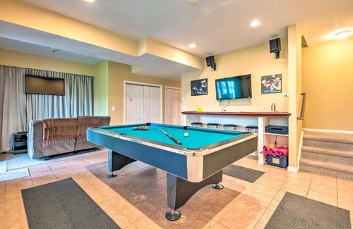 Lake Harmony Casa | Community Perks and Deck Lake Harmony Townhome!