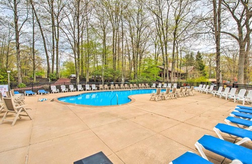 Lake Harmony Casa | Community Perks and Deck Lake Harmony Townhome!