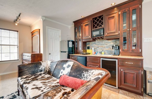 Wimbledon Falls Apartamento | Community Pool Access: Studio in Tomball!
