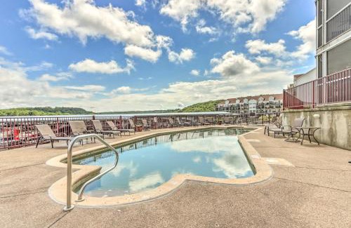 Camdenton Apartamento | Community Pool and Dock Lake of the Ozarks Condo!