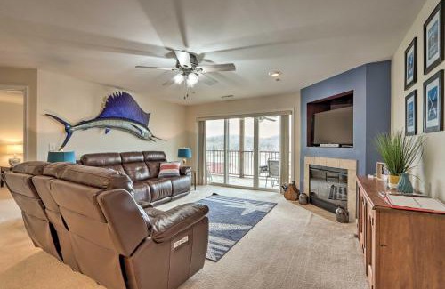 Camdenton Apartamento | Community Pool and Dock Lake of the Ozarks Condo!