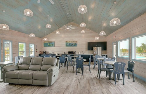 Port Aransas Alquiler De RV | Community Pool, In Town, Dog Park, Fishing, WIFI, Laundry Room, Walking Paths