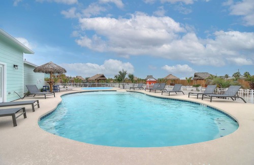 Port Aransas Alquiler De RV | Community Pool, In Town, Dog Park, Fishing, Wifi, Laundry Room, Walking Paths