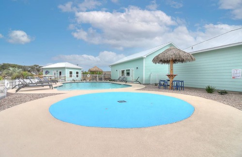 Port Aransas Alquiler De RV | Community Pool, In Town, Dog Park, Fishing, Wifi, Laundry Room, Walking Paths