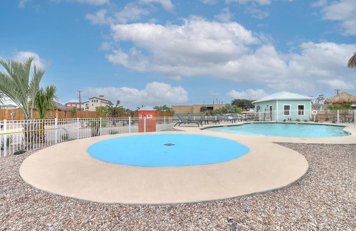 Port Aransas Alquiler De RV | Community Pool, In Town, Dog Park, Fishing, Wifi, Laundry Room, Walking Paths