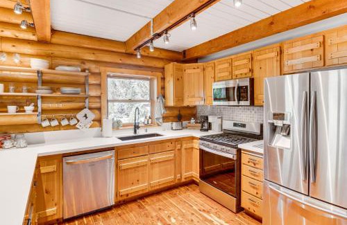 Pine Mountain Club Casa | Community Pool Modern Cabin in Pine Mountain Club