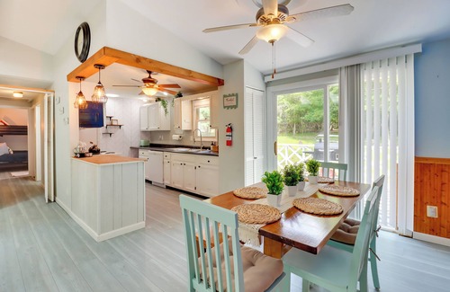 Albrightsville Cabaña | Community Pools & Hot Tub: Albrightsville Cottage!