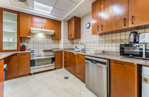Motor City Apartamento | Community View 2BR With Balcony Near Golf Club, Sherlock House 2, Motor City