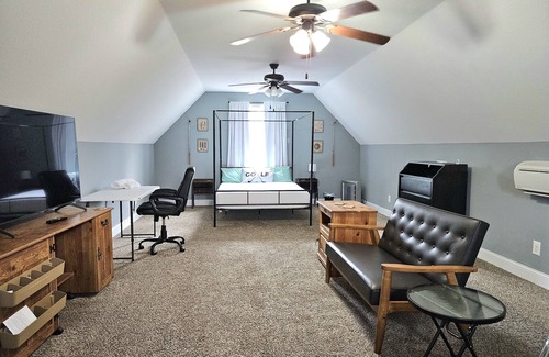Olmstead Casa | Commuters, Caregivers & Contestants Golf Apartment