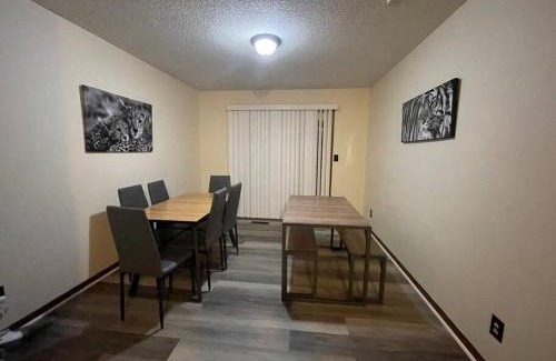 Columbia Casa | ~Como's Finest ~A Home Away From Home ~Sleeps 10 ~