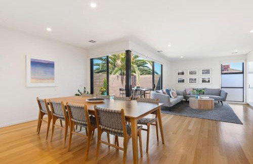 Melbourne Casa | Como Villa - Family Retreat Close to Beach & Shops