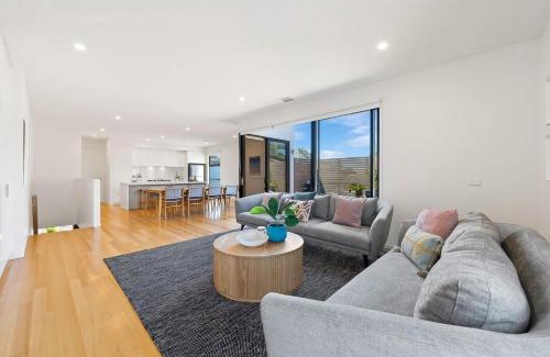 Melbourne Casa | Como Villa - Family Retreat Close to Beach & Shops