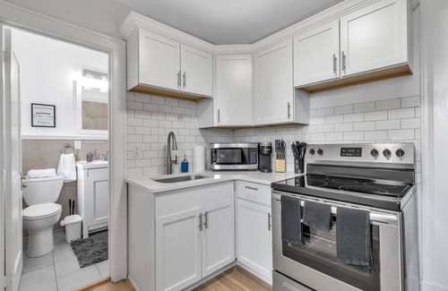 Front Park Apartamento | Compact 3rd Floor Apt w/Lake Views