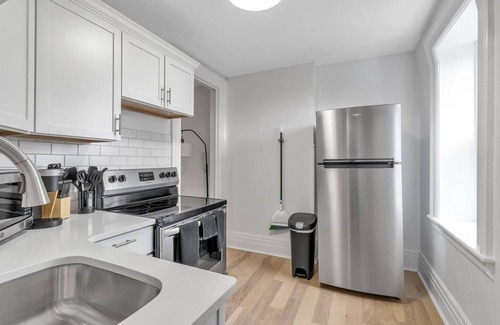 Front Park Apartamento | Compact 3rd Floor Apt w/Lake Views