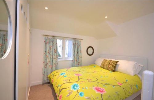 Kingsbridge Apartamento | Compact, central apartment, dog friendly.