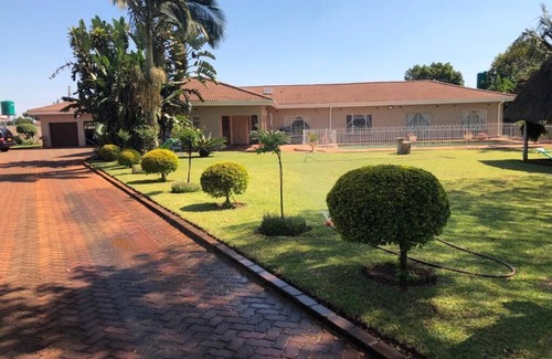 Mazowe Cabaña | Casa de campo compacta de 2 dormitorios con hermosa decoración. Hogar lejos del hogar