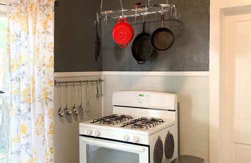 Glen Rose Cabaña | Compass Cottage in Historic Glen Rose