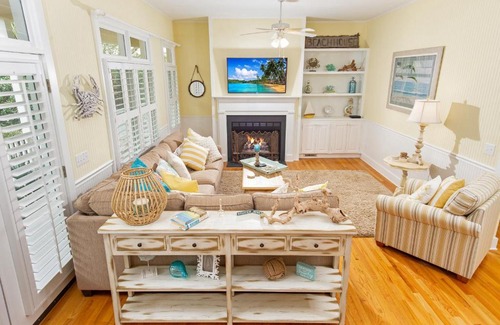 Litchfield by the Sea Casa | Compass Point 82 3BR 3 BA House w Kitchen