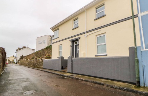 Brixham Cabaña | Compass Point