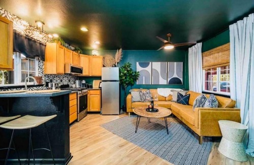 Sierra Village Casa | Compass SOUTH! A Boho Bungalow Fast Wi-Fi A/C