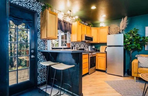 Sierra Village Casa | Compass SOUTH! A Boho Bungalow Fast Wi-Fi A/C