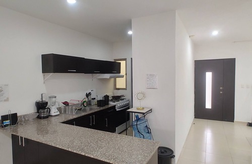 Merida Municipality Casa | Casa completa "Azucenas" Wifi, A/C, Netflix, Alberca, Seguridad 24 hrs.