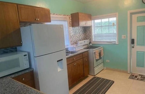 Rokers Point Apartamento | Complete Villa Down stairs, 2 Bedroom