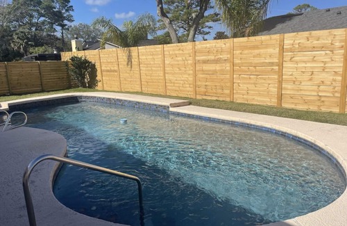 Golden Glades - The Woods Casa | Completely Redone 3/2 with pool. Close to Mayo hospital