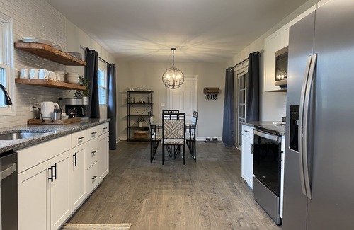Hendersonville Casa | Completely Remodeled and Central to the best trails in WNC!