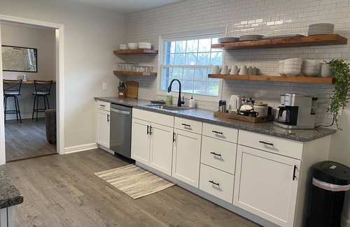 Hendersonville Casa | Completely Remodeled and Central to the best trails in WNC!