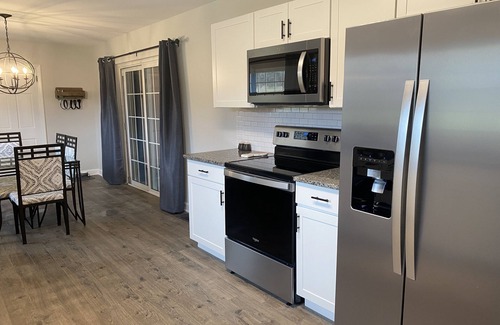 Hendersonville Casa | Completely Remodeled and Central to the best trails in WNC!