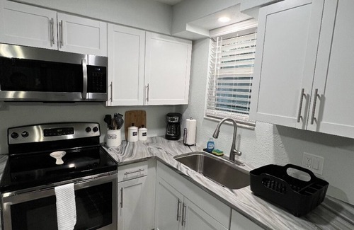 Port Richey Casa | Completely remodeled modern