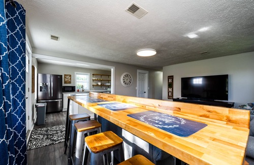Bridgman Casa | Completely remodeled house close to the beach, golf, and tons of wineries!