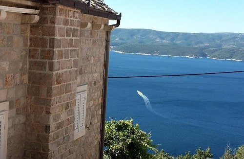 Celina Cabaña | Pequeña casa de piedra completamente renovada con vista al mar cerca de Split