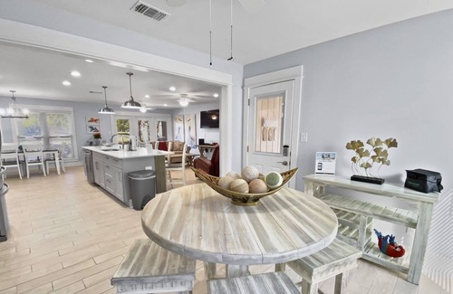 Sandestin Cabaña | COMPLETELY RENOVATED home in Augusta Village w/ 6 seat golf cart!