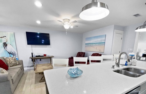 Sandestin Cabaña | COMPLETELY RENOVATED home in Augusta Village w/ 6 seat golf cart!