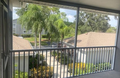 Palmer Ranch Condominio | Completely Renovated 2 BR + Den condo @ Stoneybrook CC