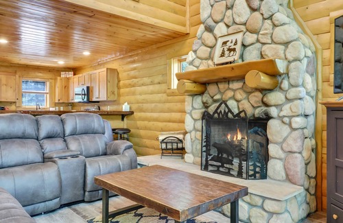 Boyne City Cabina | Completely updated Boyne Mountain Cabin Ski-in/out