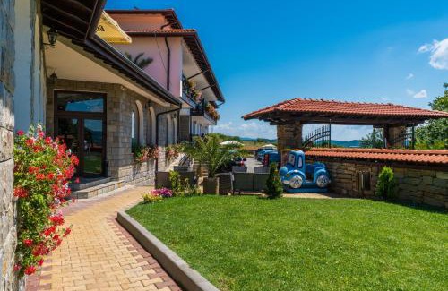 Elena Complejo | Complex Panorama