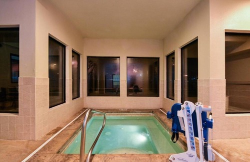 Gladstone Casa | Complimentary amenities include Breakfast Buffet !!