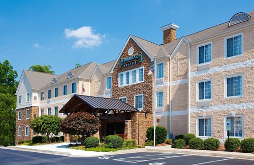 Morrisville Apartamento | Desayuno buffet de cortesía + Wi-Fi gratis | Cerca del aeropuerto
