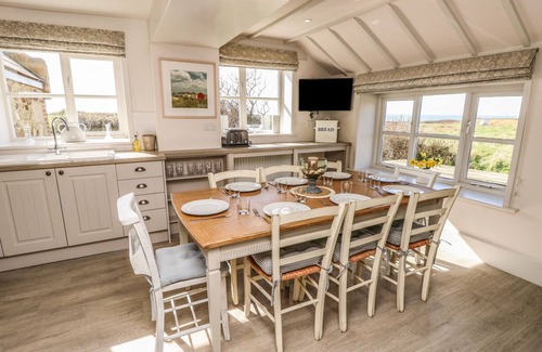 Newport Cabaña | Compton Grange