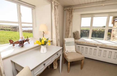 Newport Cabaña | Compton Grange