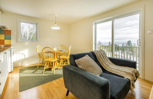Petite-Riviere-Saint-Francois Apartamento | Condo Entre Ciel et Fleuve, 1 CH, Sofa-Lit, Foyer